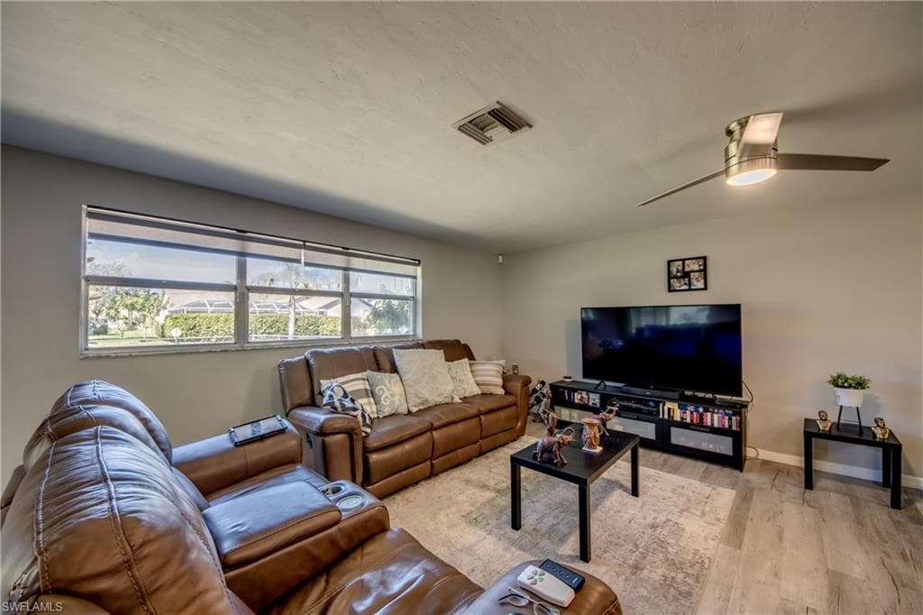 952 Ione DR, FORT MYERS FL 33919-8