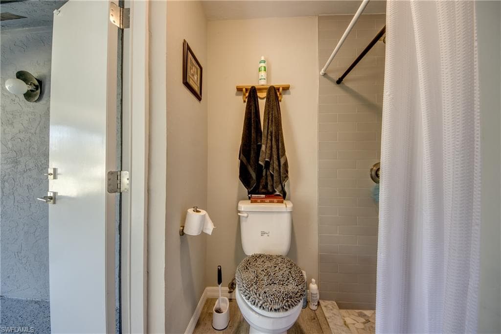 952 Ione DR, FORT MYERS FL 33919-23