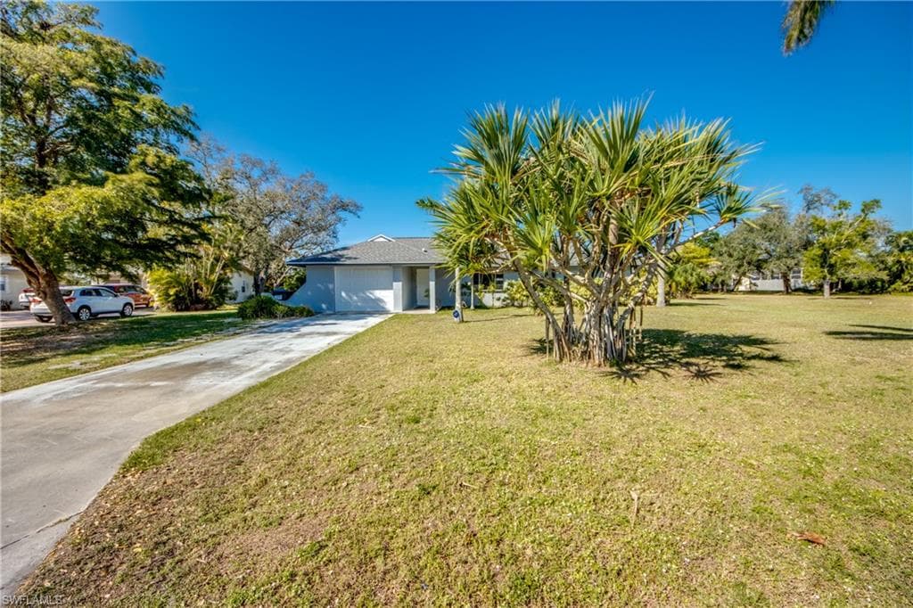 952 Ione DR, FORT MYERS FL 33919-28