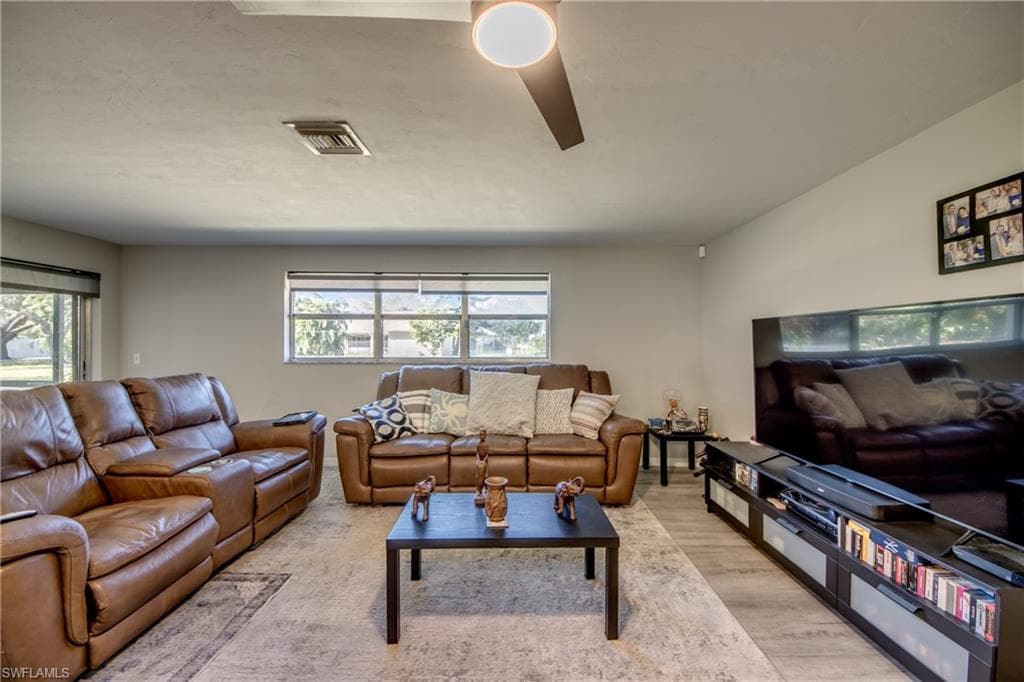 952 Ione DR, FORT MYERS FL 33919-7