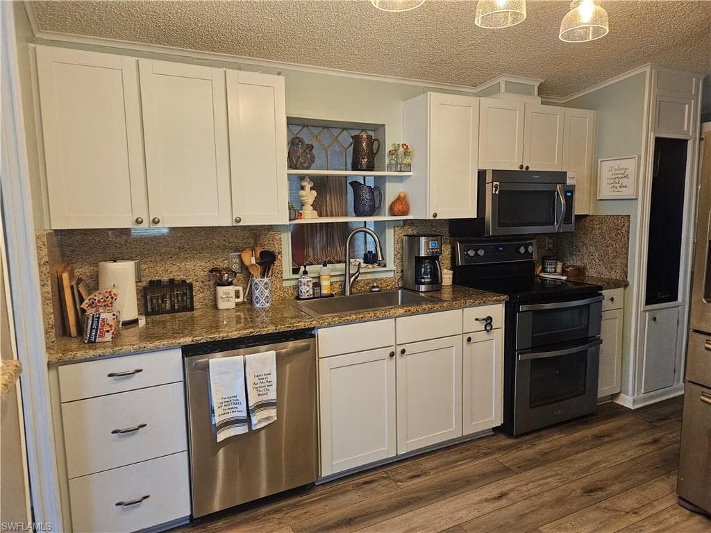 14 Peridot AVE, NAPLES FL 34114-17