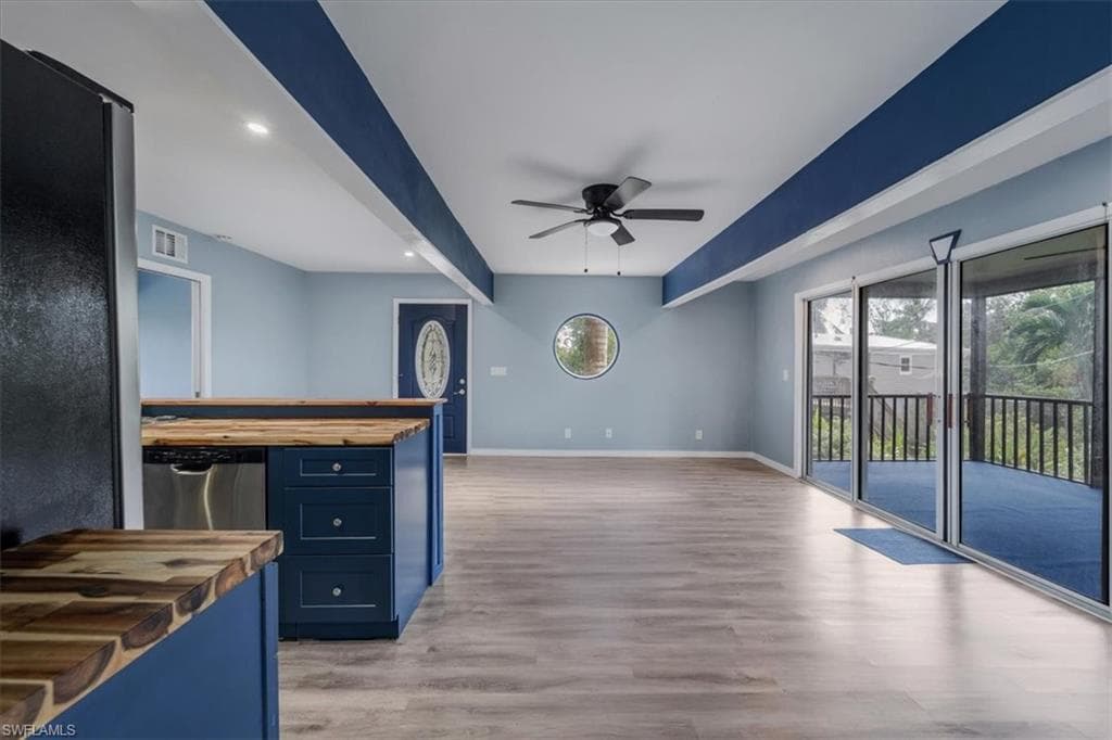 10925 Russell RD-27