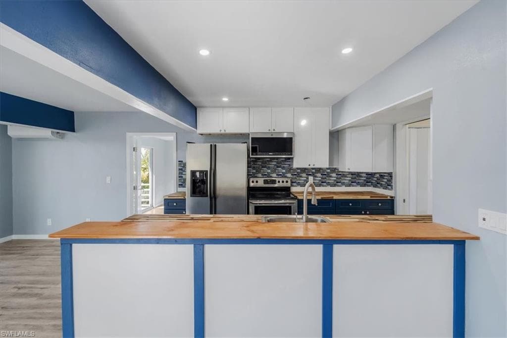 10925 Russell RD-8