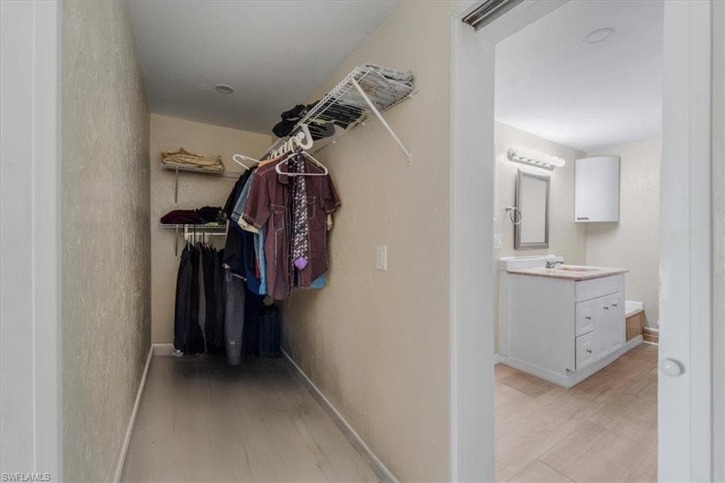 10925 Russell RD-37