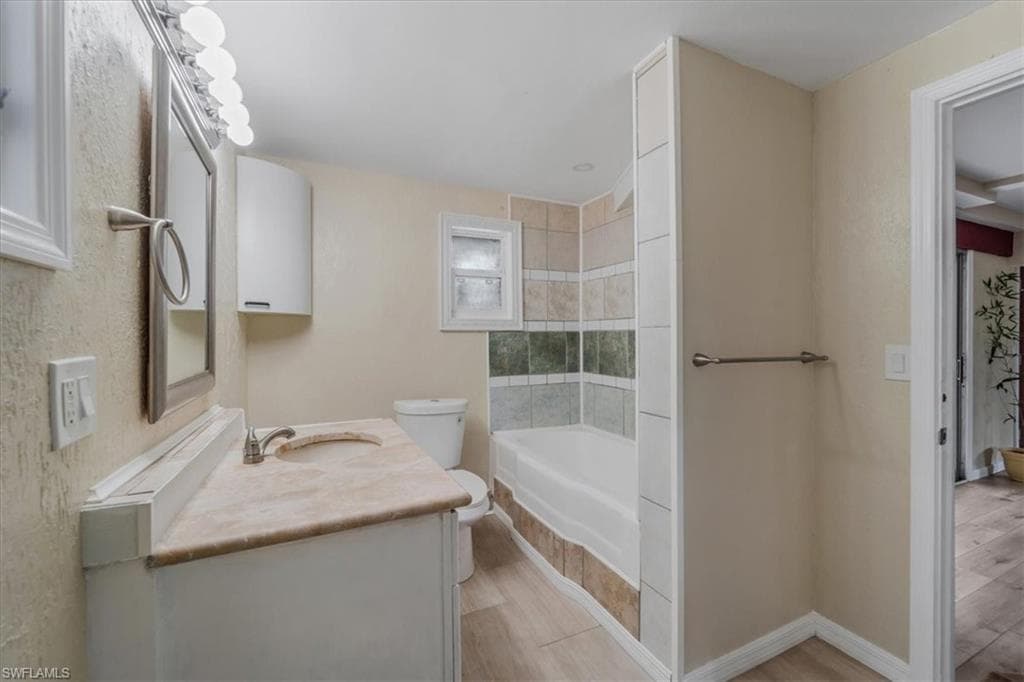 10925 Russell RD-39