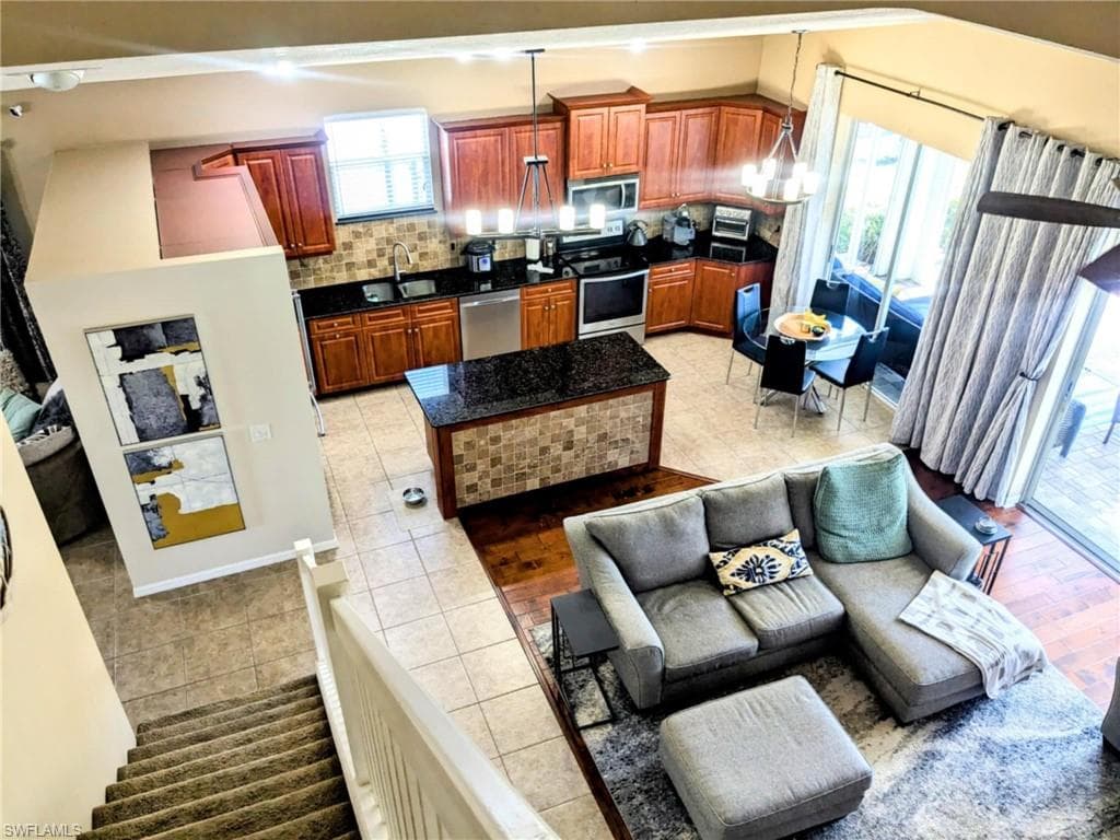 1741 Emerald Cove CIR, CAPE CORAL FL 33991-25