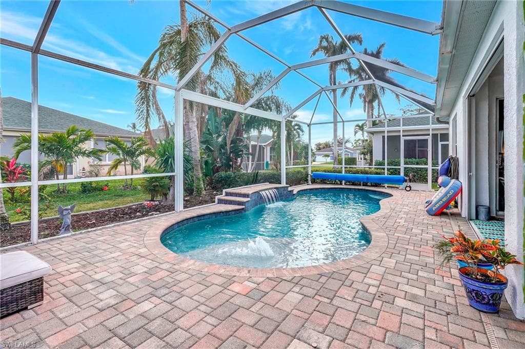 1741 Emerald Cove CIR, CAPE CORAL FL 33991-6