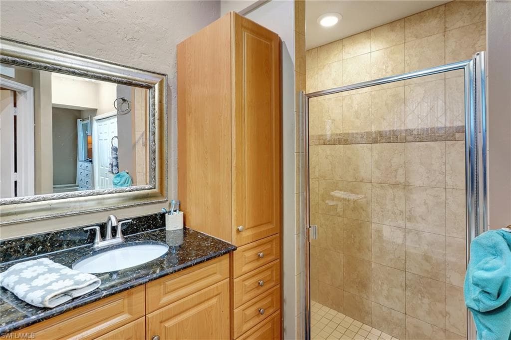 1741 Emerald Cove CIR, CAPE CORAL FL 33991-32