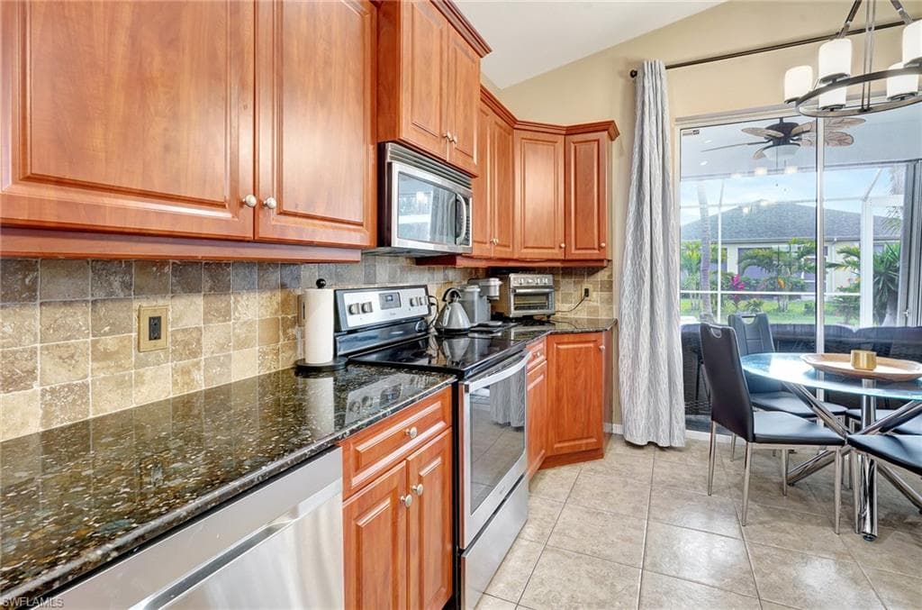 1741 Emerald Cove CIR, CAPE CORAL FL 33991-17