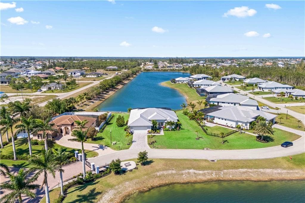 2410 Kismet Lakes LN, CAPE CORAL FL 33993-3