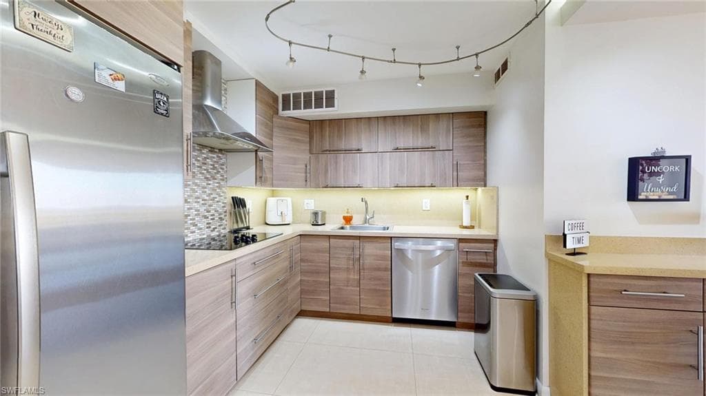 600 Three Islands BLVD # 803, HALLANDALE BEACH FL 33009-2