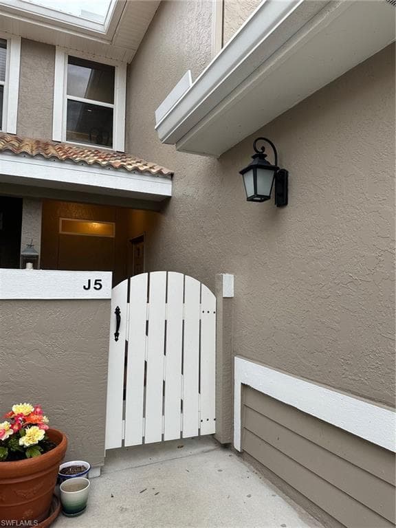 306 Emerald Bay CIR # J5, NAPLES FL 34110-26