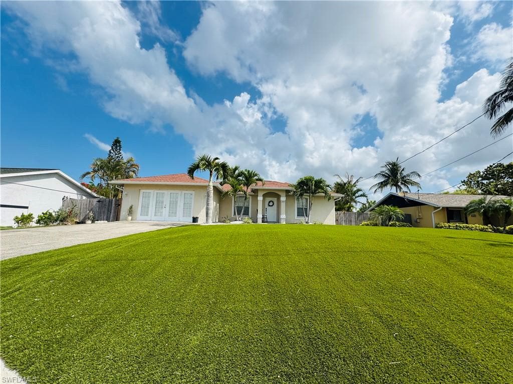 1221 Granada BLVD, NAPLES FL 34103-1