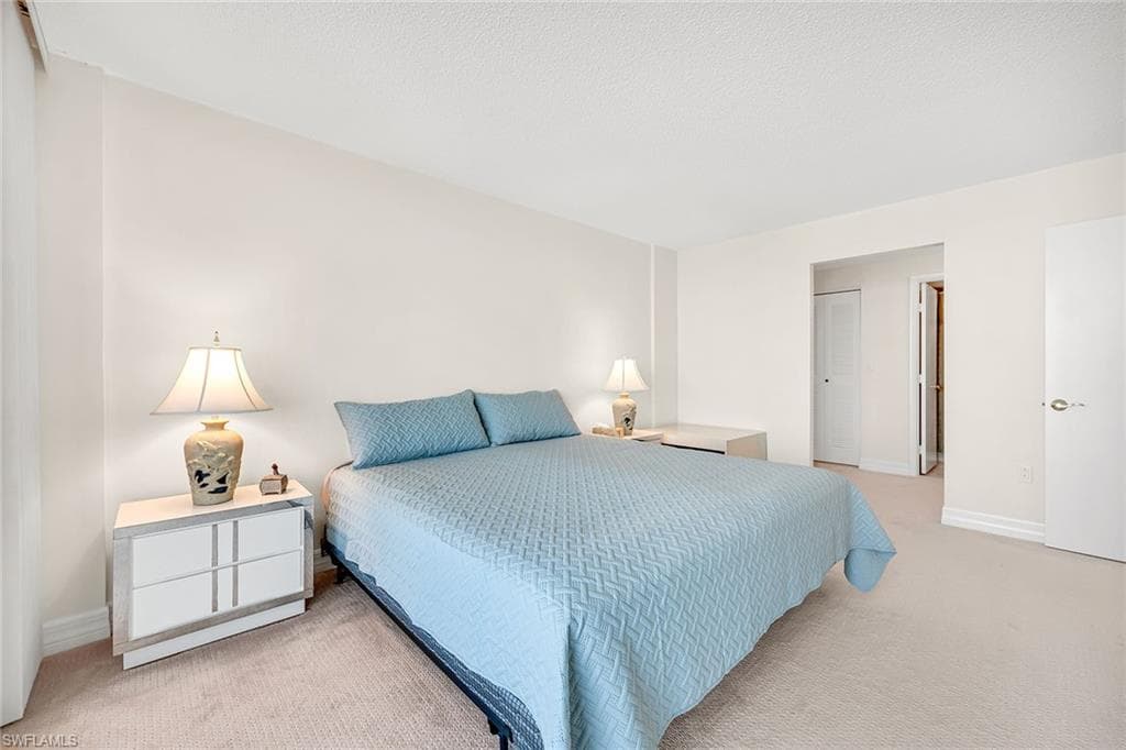 320 Seaview CT # 1810, MARCO ISLAND FL 34145-12