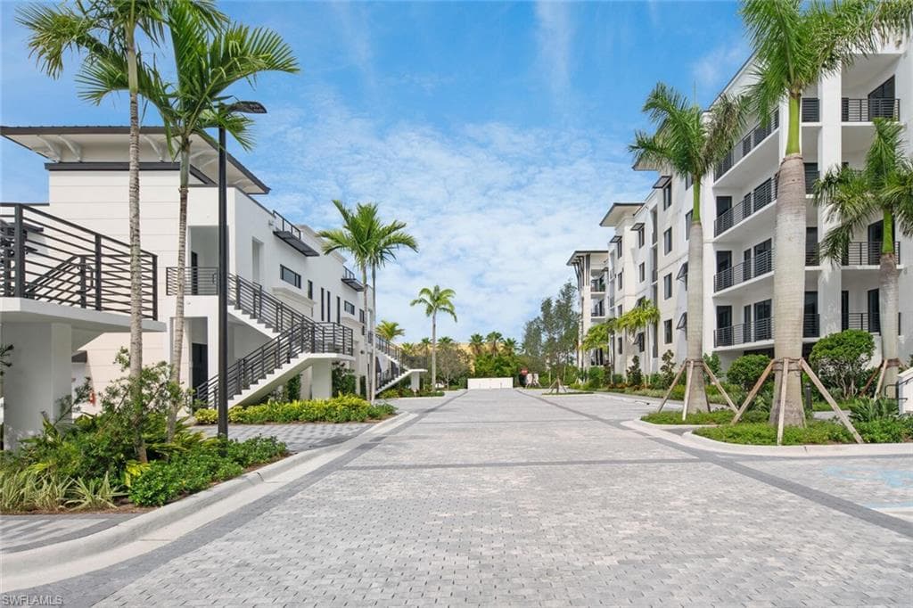 1111 Central AVE # 511, NAPLES FL 34102-1