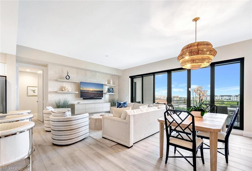 1111 Central AVE # 511, NAPLES FL 34102-5