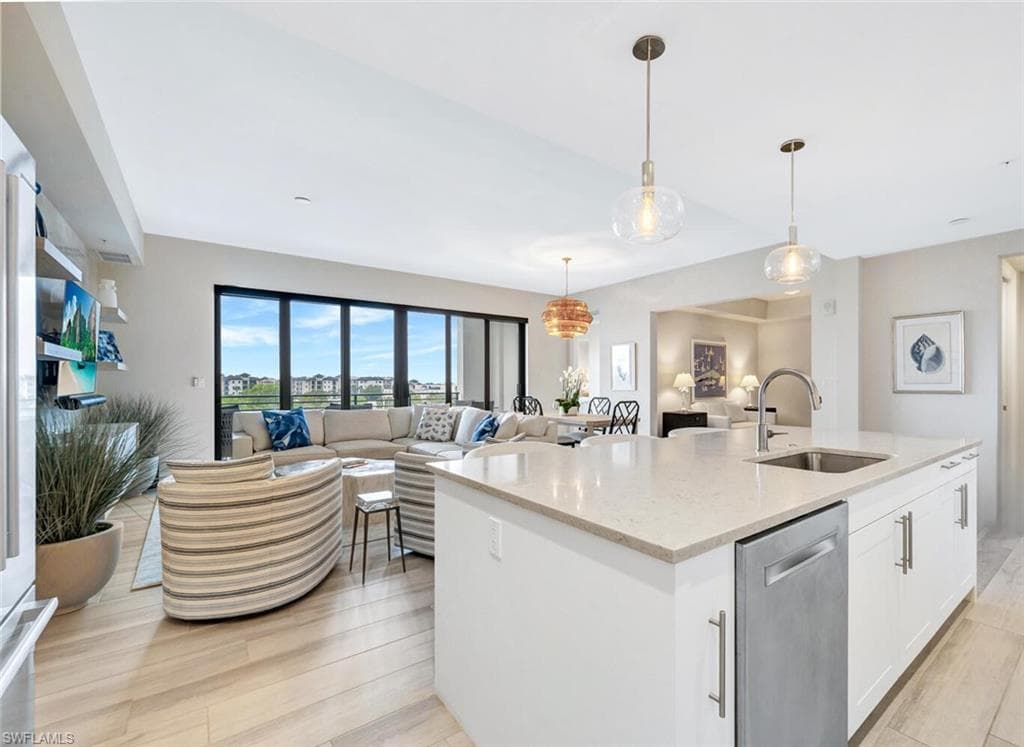 1111 Central AVE # 511, NAPLES FL 34102-15