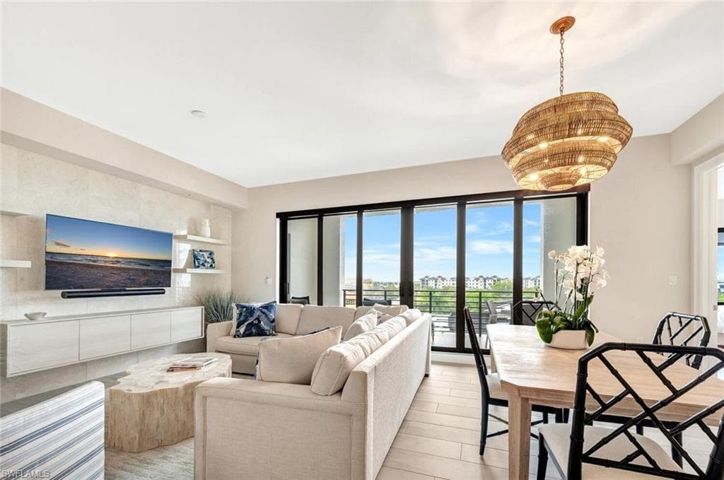 1111 Central AVE # 511, NAPLES FL 34102-6