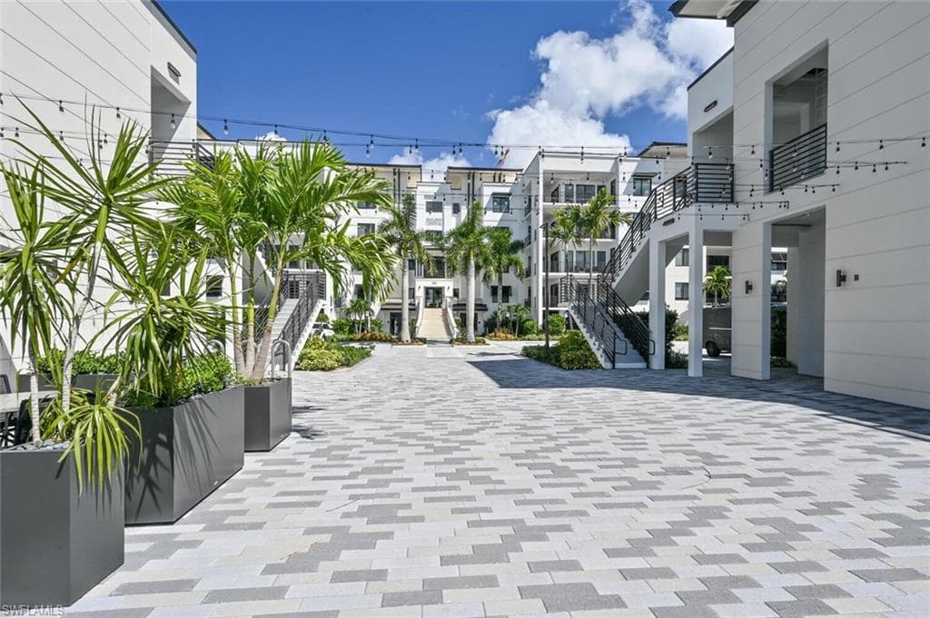 1111 Central AVE # 511, NAPLES FL 34102-2