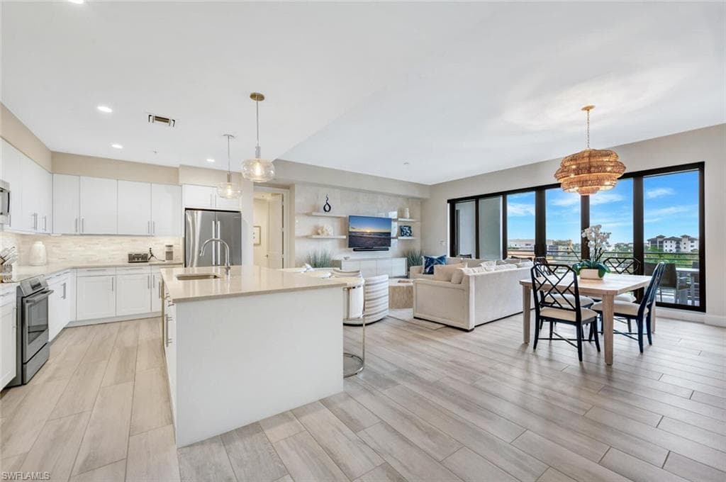 1111 Central AVE # 511, NAPLES FL 34102-4