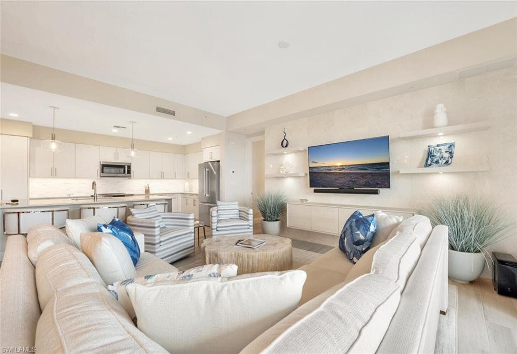 1111 Central AVE # 511, NAPLES FL 34102-9