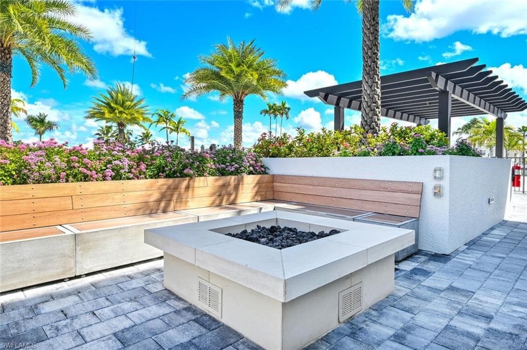 1111 Central AVE # 511, NAPLES FL 34102-40