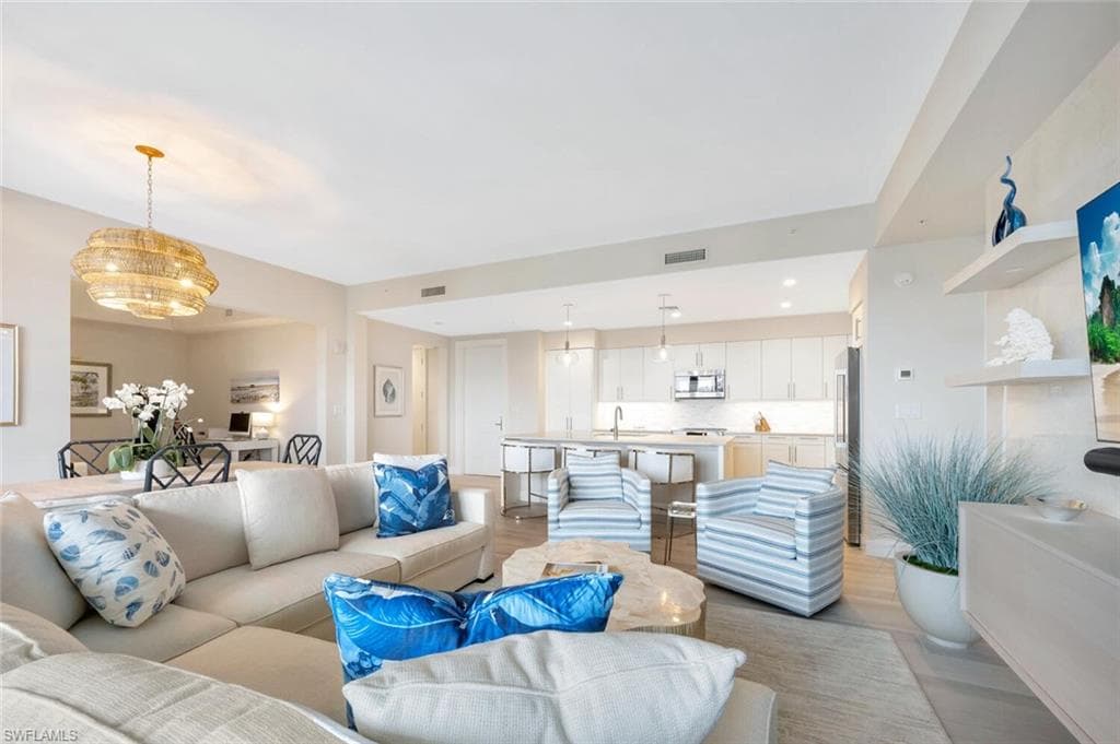 1111 Central AVE # 511, NAPLES FL 34102-10