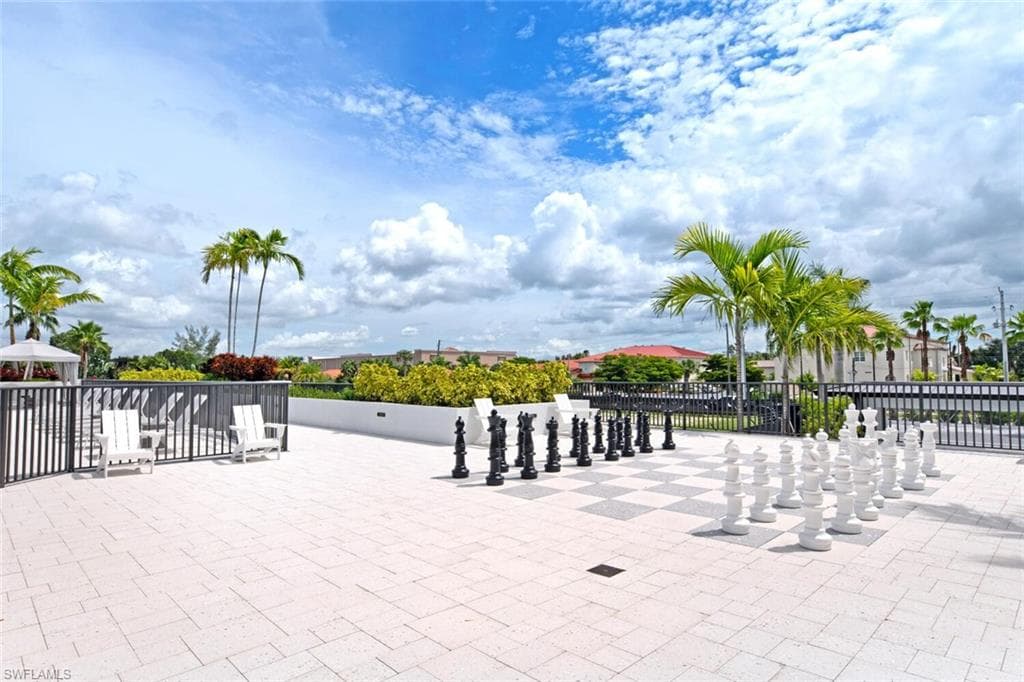 1111 Central AVE # 511, NAPLES FL 34102-39