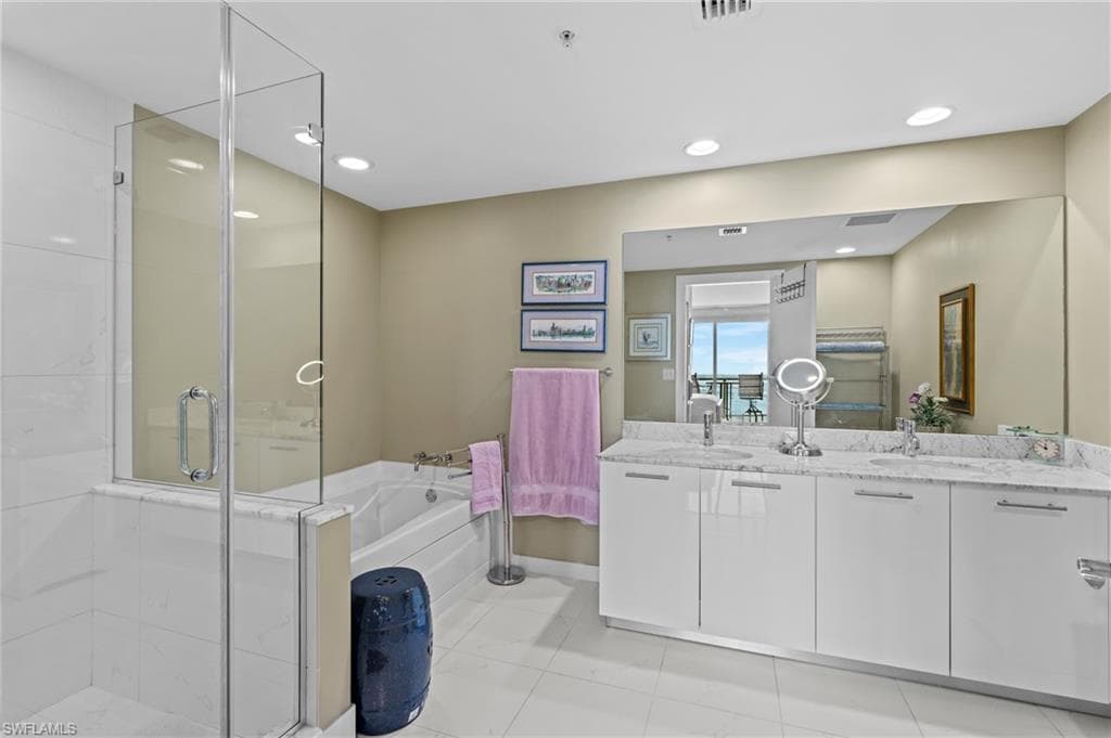 3000 Oasis Grand BLVD 2203-12