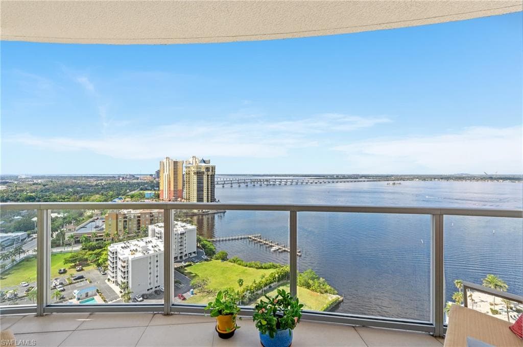 3000 Oasis Grand BLVD 2203-16