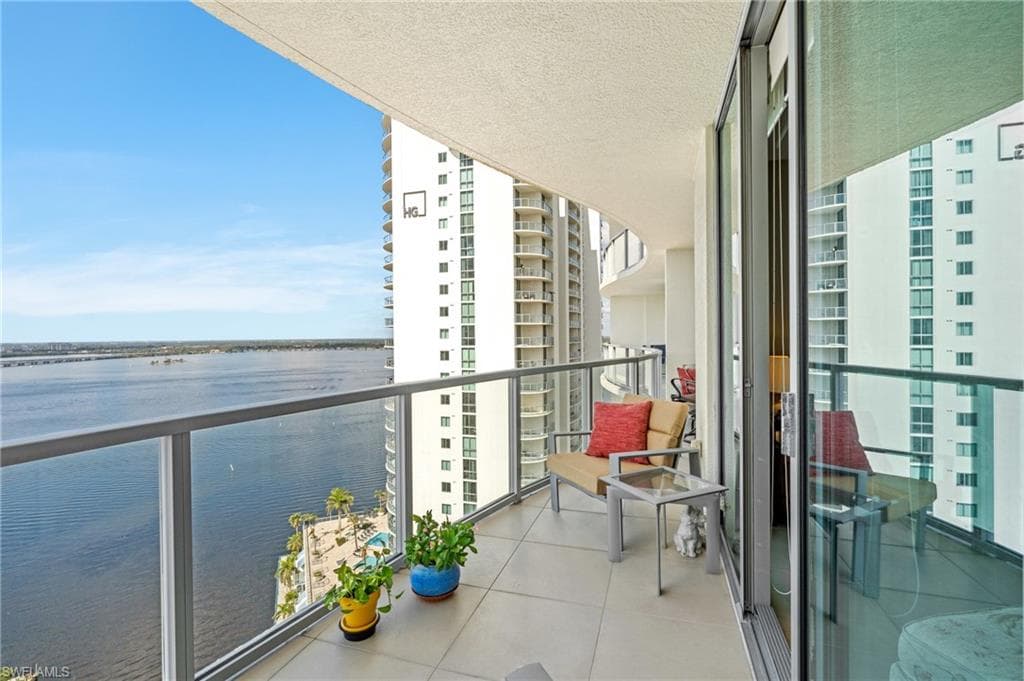 3000 Oasis Grand BLVD 2203-15