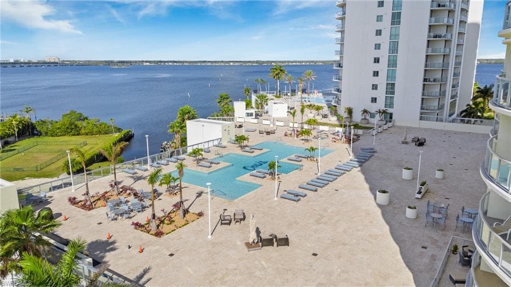 3000 Oasis Grand BLVD 2203-2