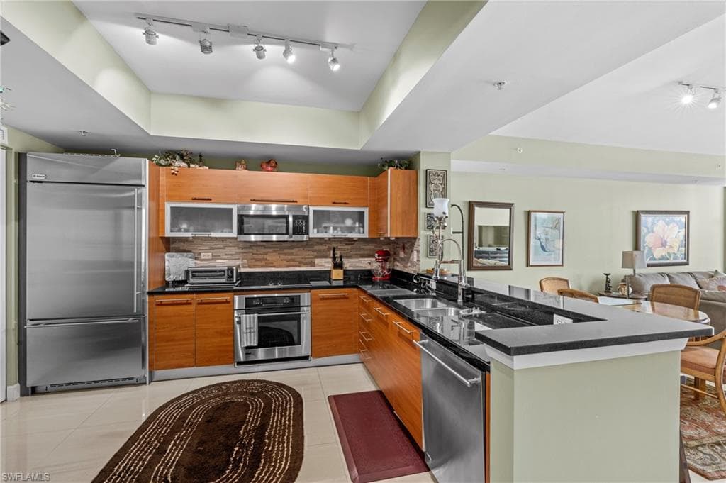3000 Oasis Grand BLVD 2203-8