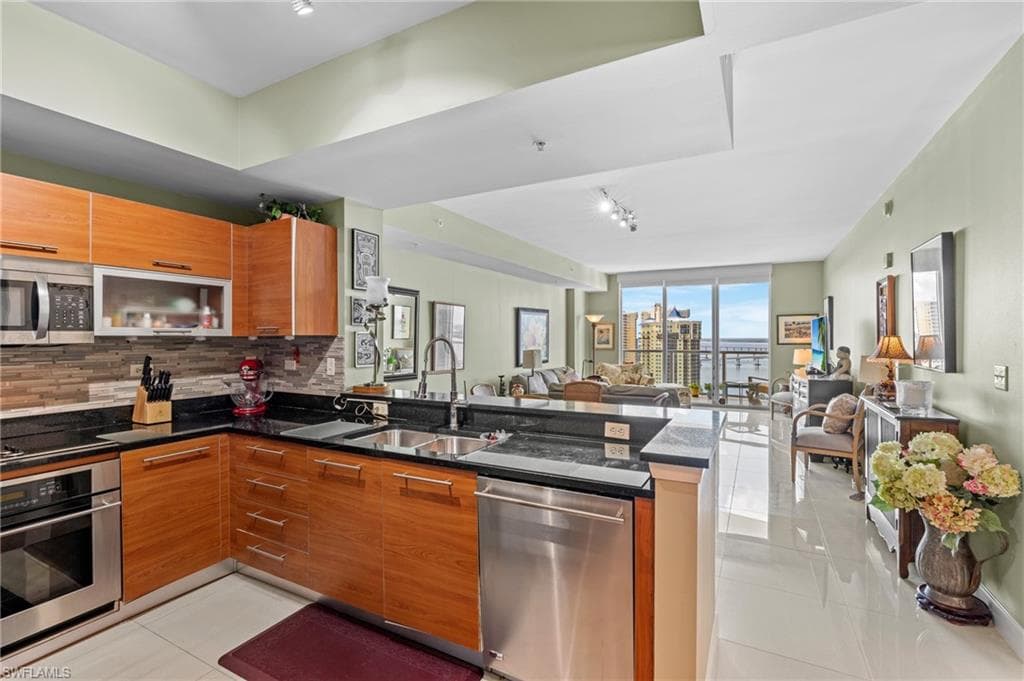 3000 Oasis Grand BLVD 2203-9