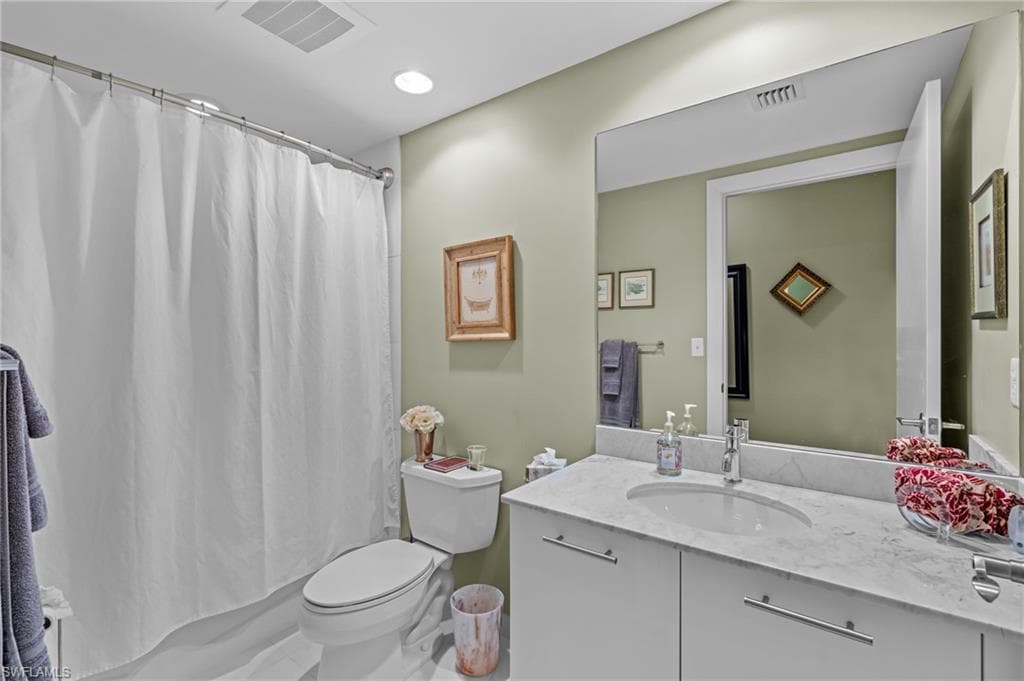 3000 Oasis Grand BLVD 2203-13
