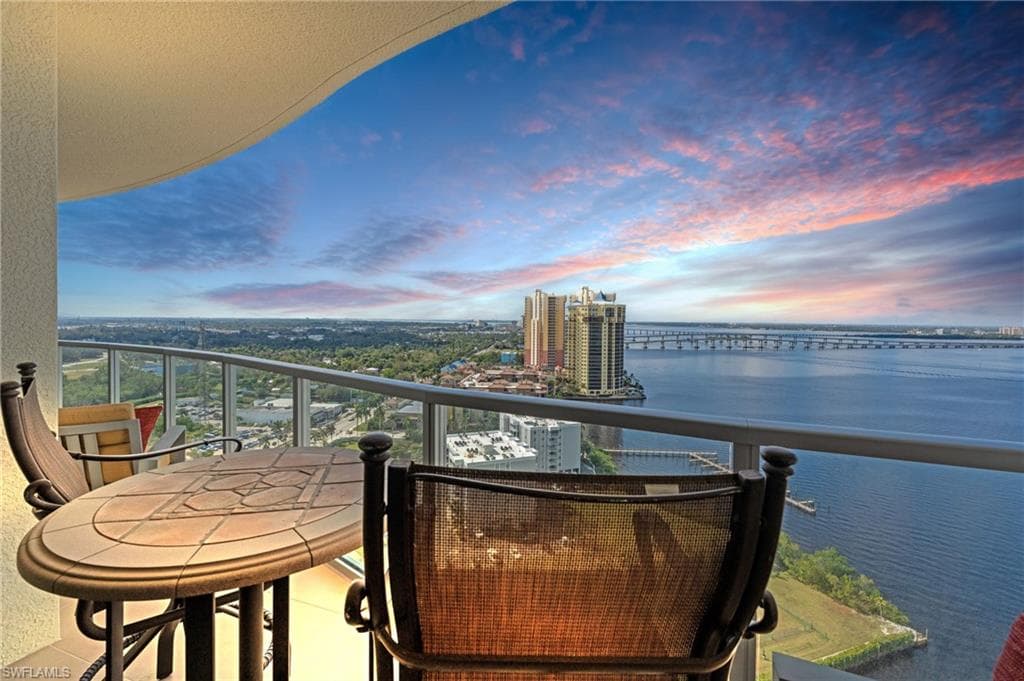 3000 Oasis Grand BLVD 2203-14