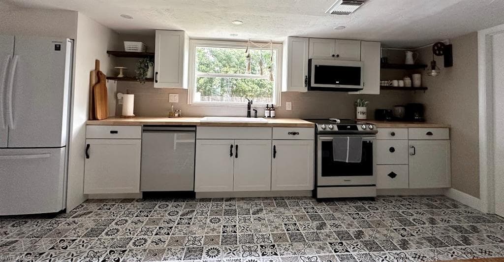 160 4th ST, NAPLES FL 34113-6