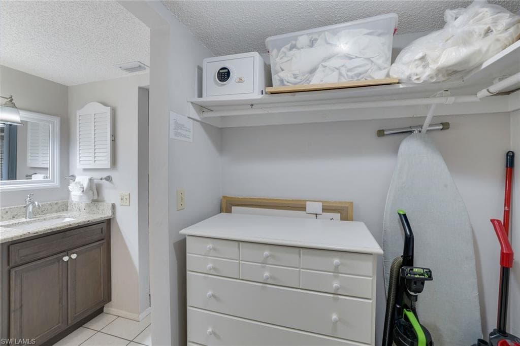 1246 Fulgur ST # 112, SANIBEL FL 33957-19