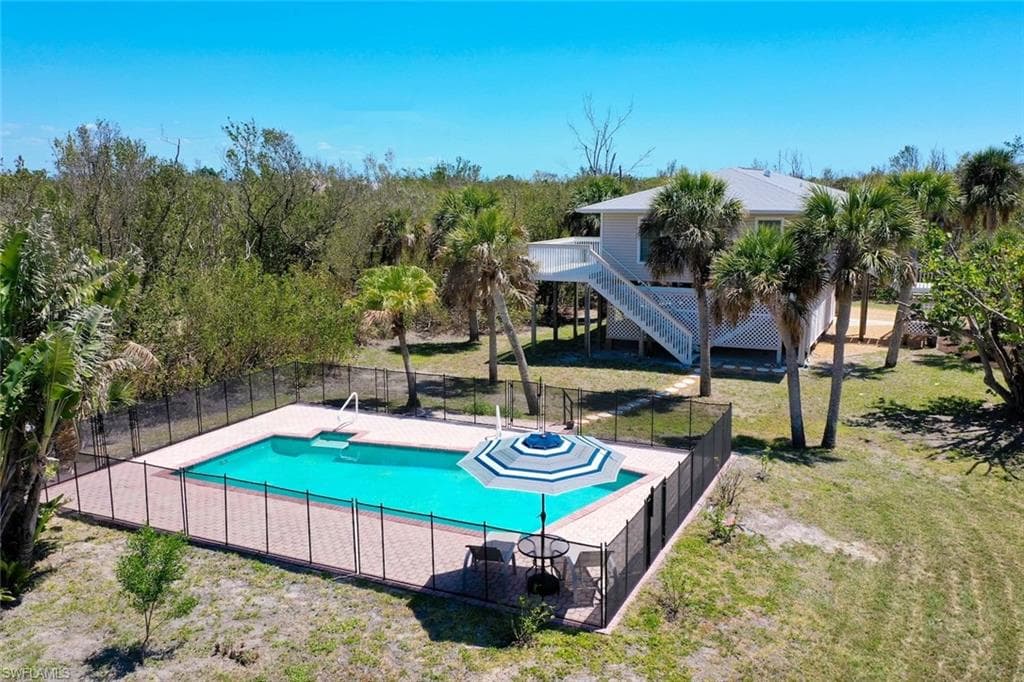 490 Marian RD, SANIBEL FL 33957-1