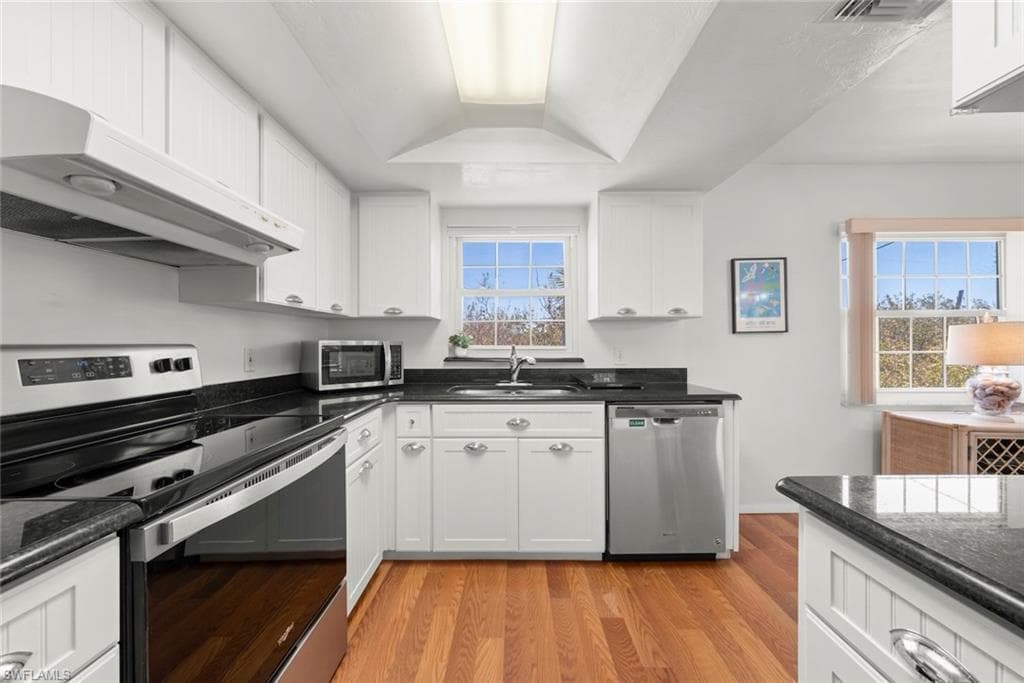 490 Marian RD, SANIBEL FL 33957-11
