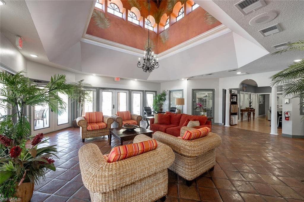2190 Arbour Walk CIR # 2221, NAPLES FL 34109-26