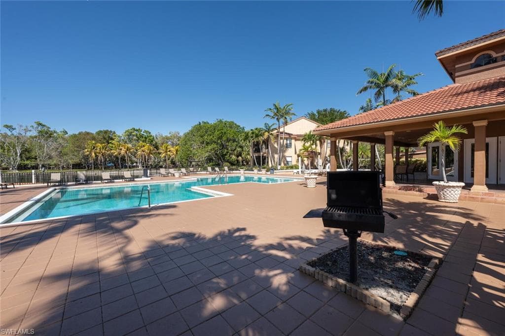 2190 Arbour Walk CIR # 2221, NAPLES FL 34109-25