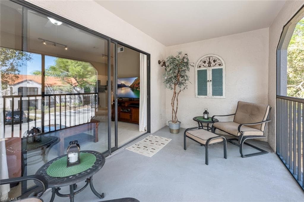 2190 Arbour Walk CIR # 2221, NAPLES FL 34109-18
