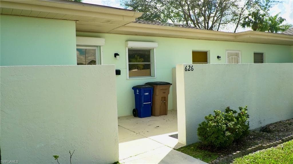 626 Joel BLVD, LEHIGH ACRES FL 33936-1