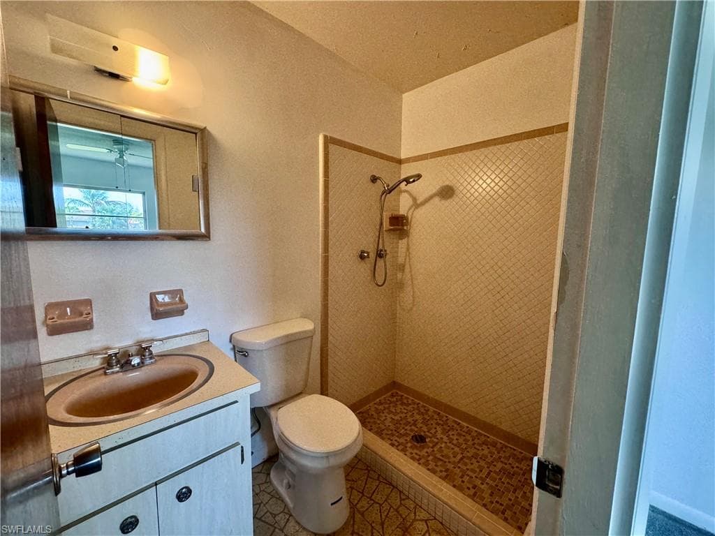 626 Joel BLVD, LEHIGH ACRES FL 33936-19