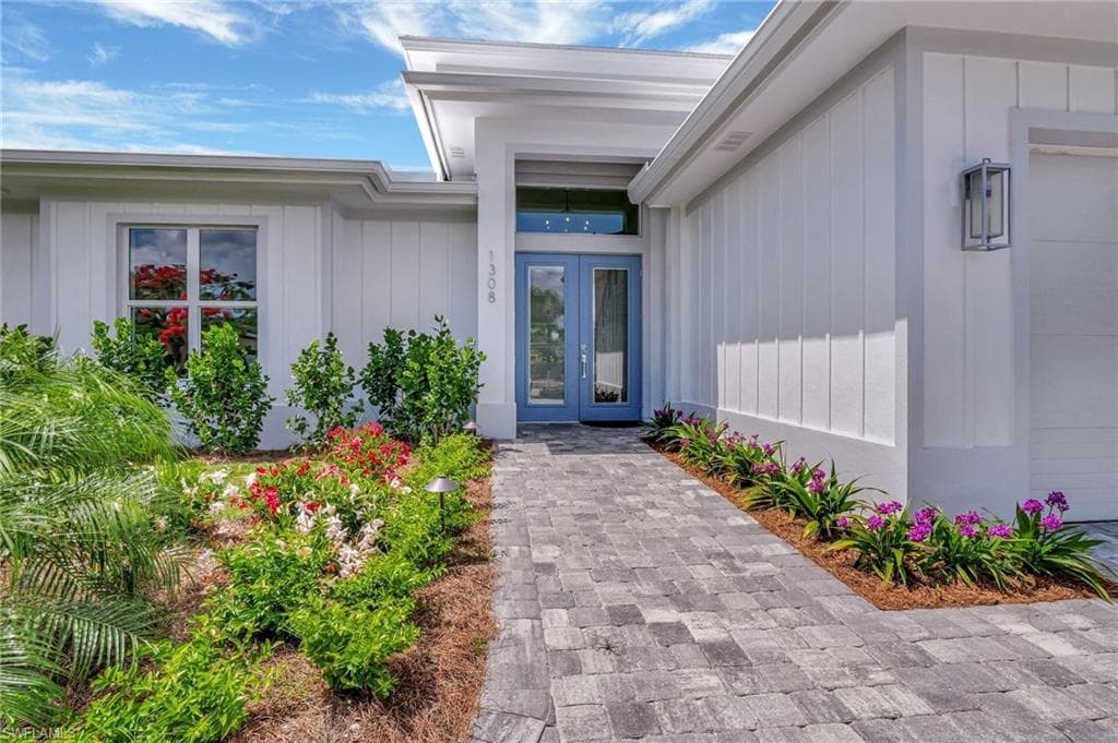 1308 Ridge ST, NAPLES FL 34103-3