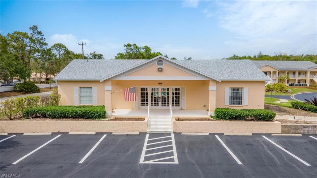 760 Wiggins Lake DR # 205, NAPLES FL 34110-26