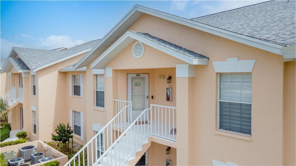 760 Wiggins Lake DR # 205, NAPLES FL 34110-2