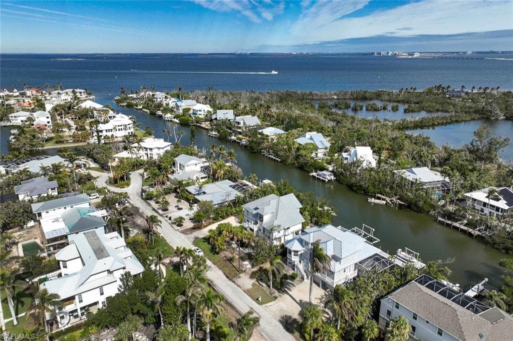 1656 Hibiscus DR, SANIBEL FL 33957-34