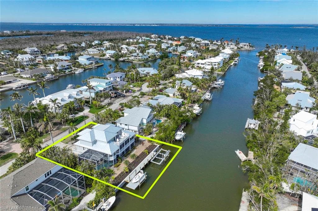 1656 Hibiscus DR, SANIBEL FL 33957-38